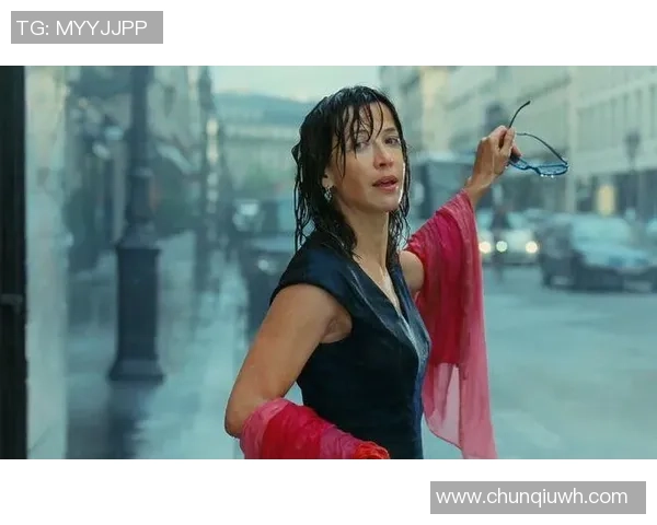 安检姐姐与足球明星的奇妙邂逅在机场展开的浪漫故事